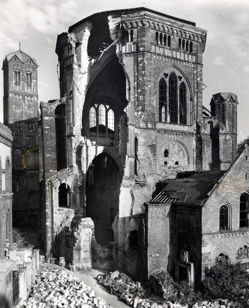 St. Gereon nach dem Krieg: Ansicht von Nordwest (Foto von 1946)