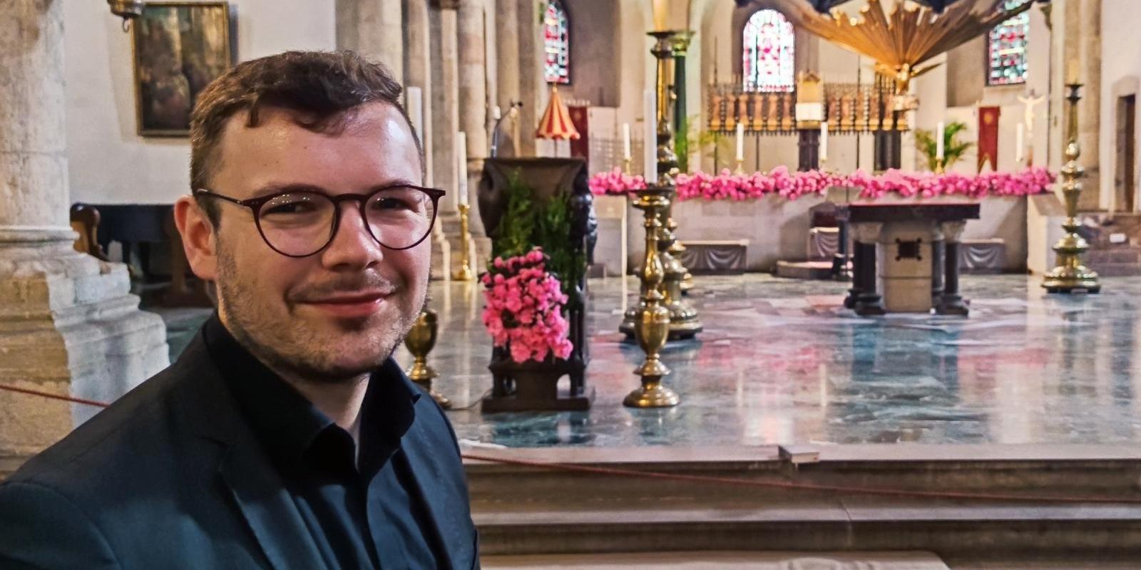 Priesteramtskandidat und Gemeindepraktikant Andie Ruster in der Basilika St. Aposteln