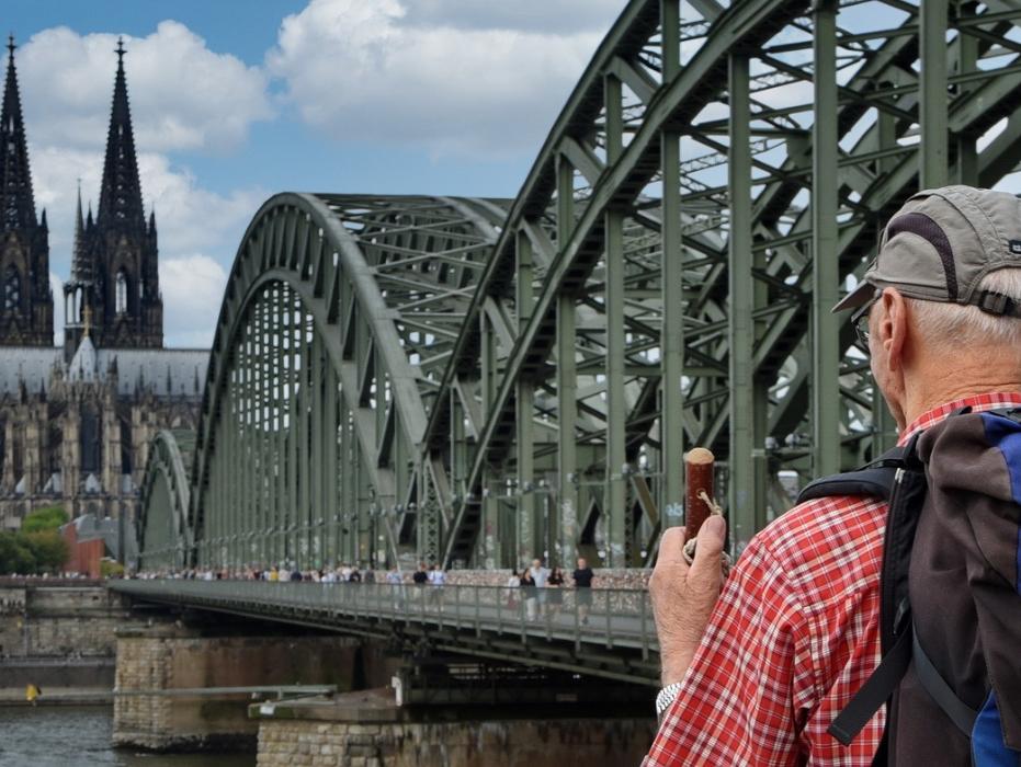 Hin und weg