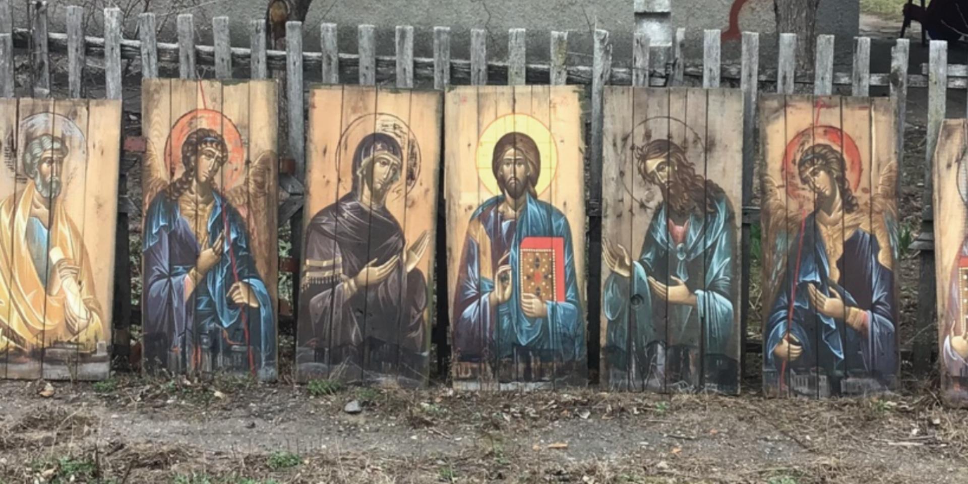 Ikonen, geschrieben auf Böden von Munitionskisten - Zyklus Mariupol