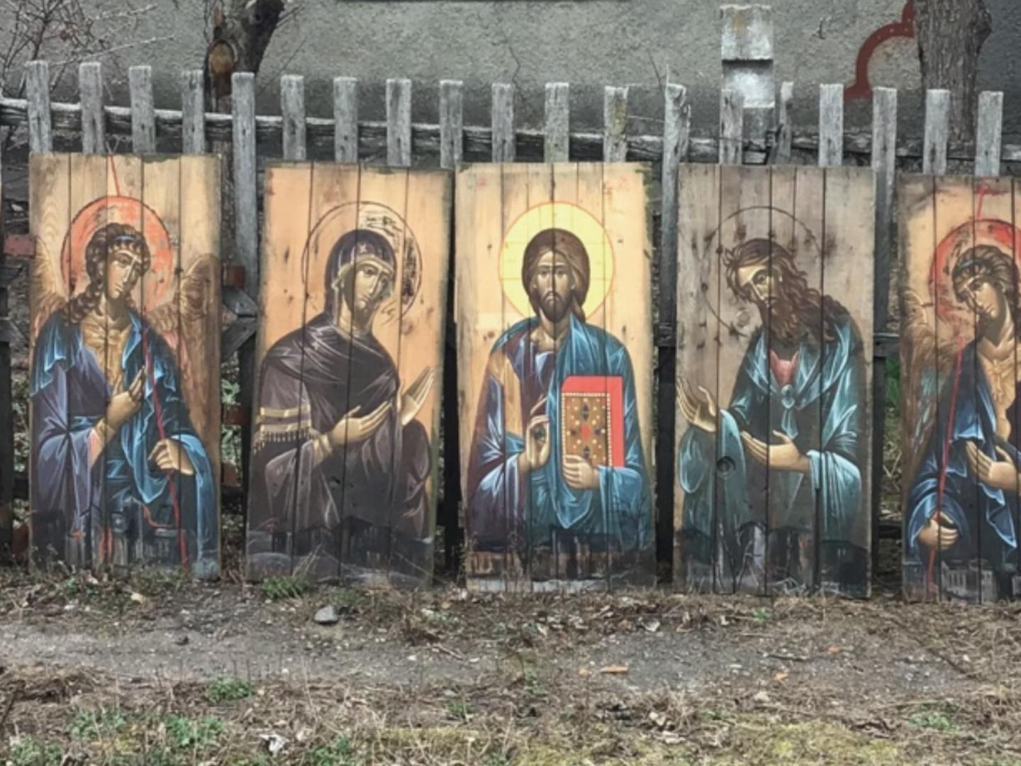 Ikonen, geschrieben auf Böden von Munitionskisten - Zyklus Mariupol