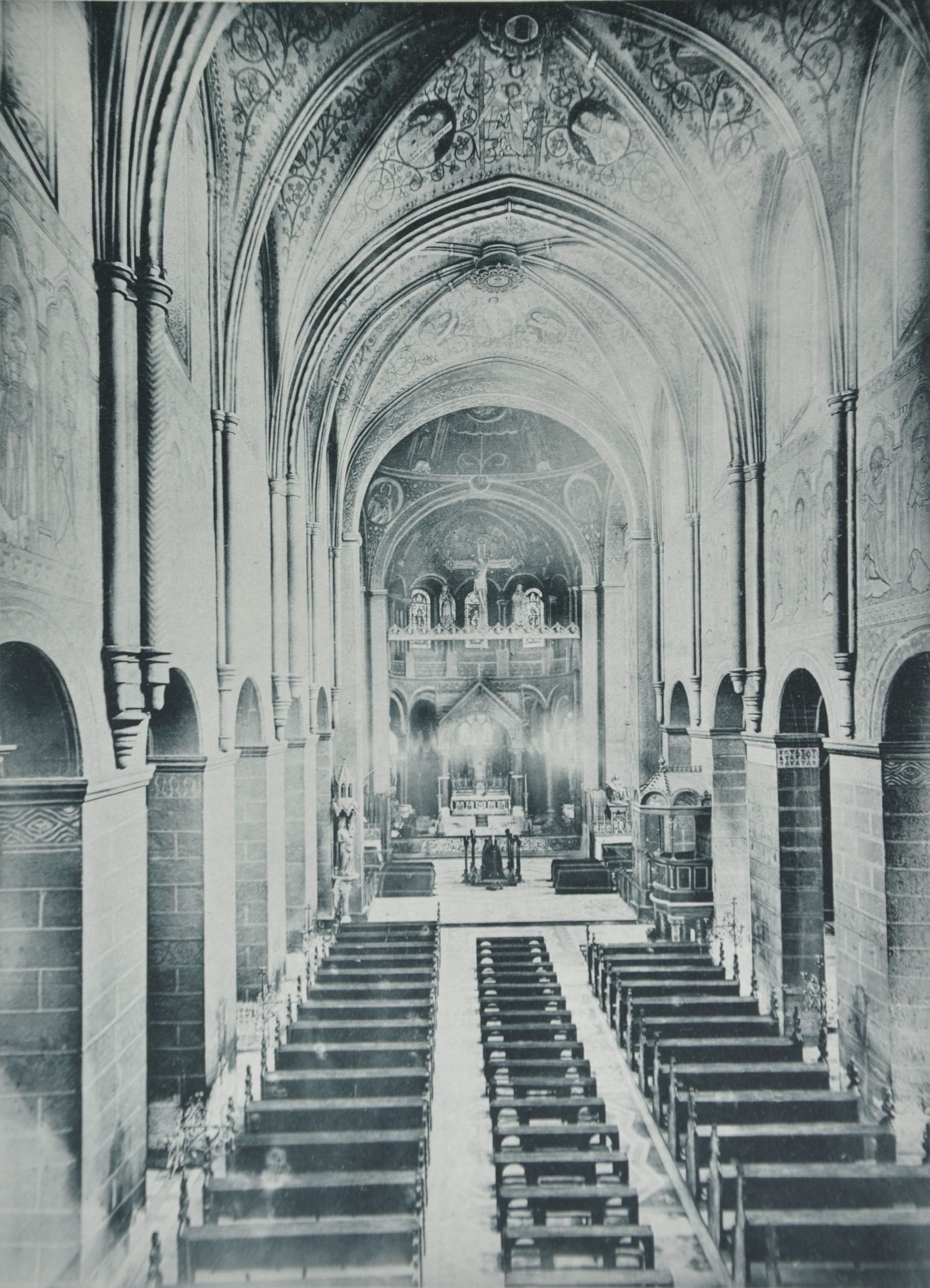 Innenraum von St. Maria im Kapitol nach Umsetzung des Gesamtkonzeptes von August Essenwein (Fotografie von 1896)