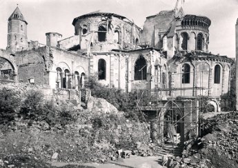 Kriegszerstörungen und Aufräumarbeiten: St. Maria im Kapitol und das Dreikönigenpförtchen 1947