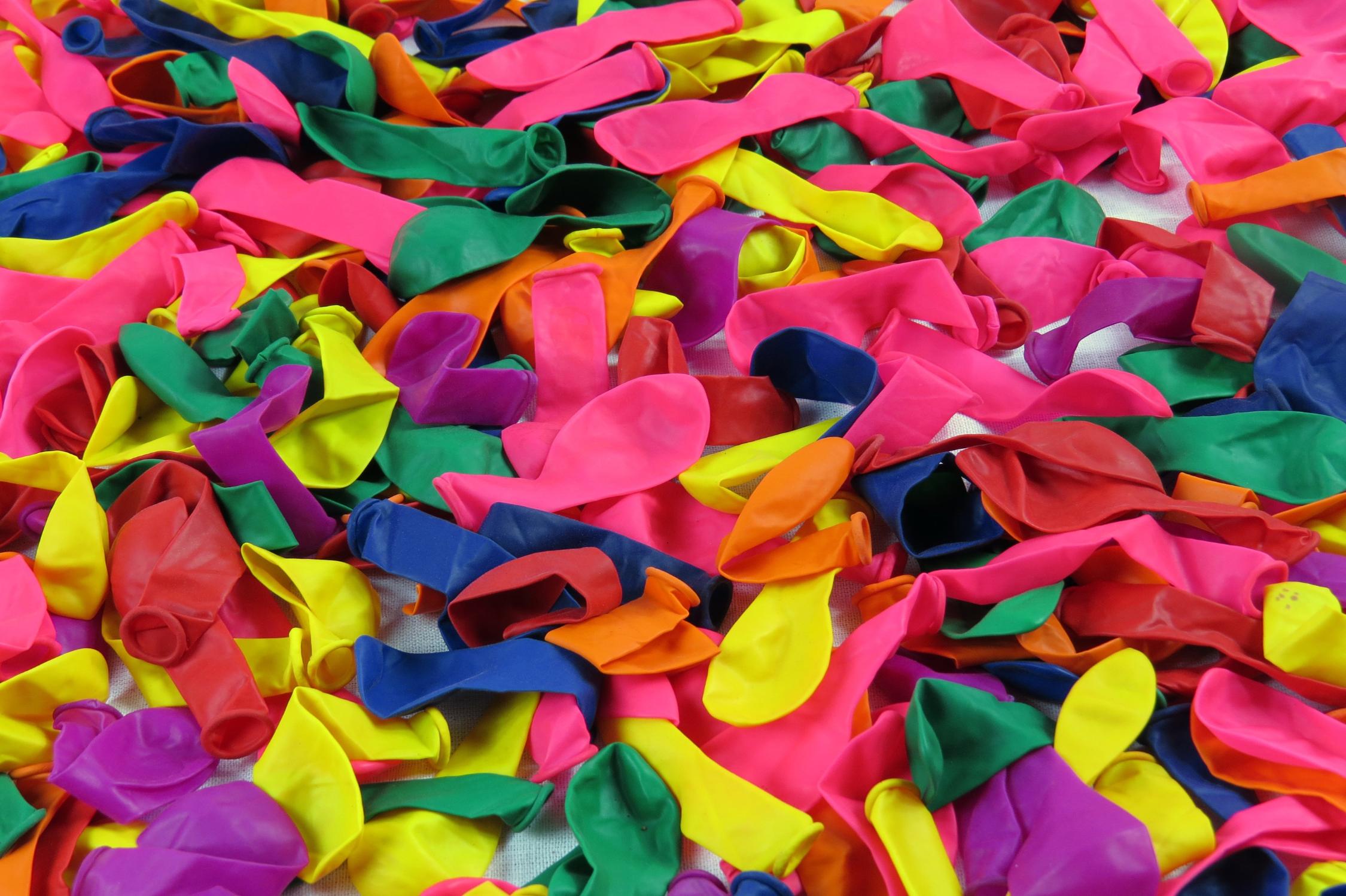 ballons-1908514_by_2468klaus-cassube_cc0-gemeinfrei_pixabay_pfarrbriefservice